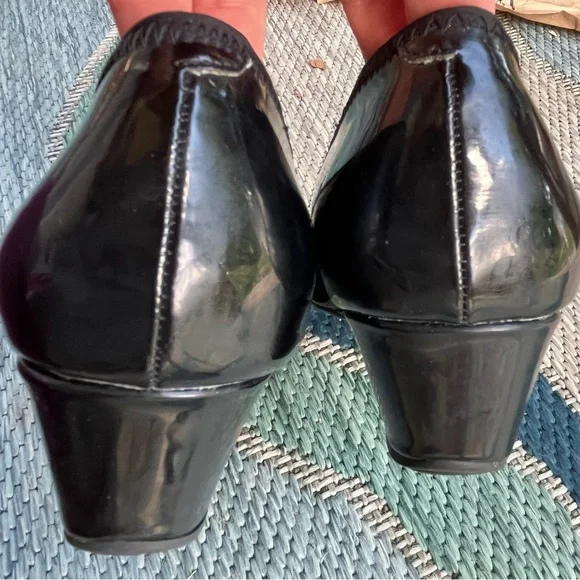 Bandolino black patent buckle front wedge pumps - Picture 9 of 11